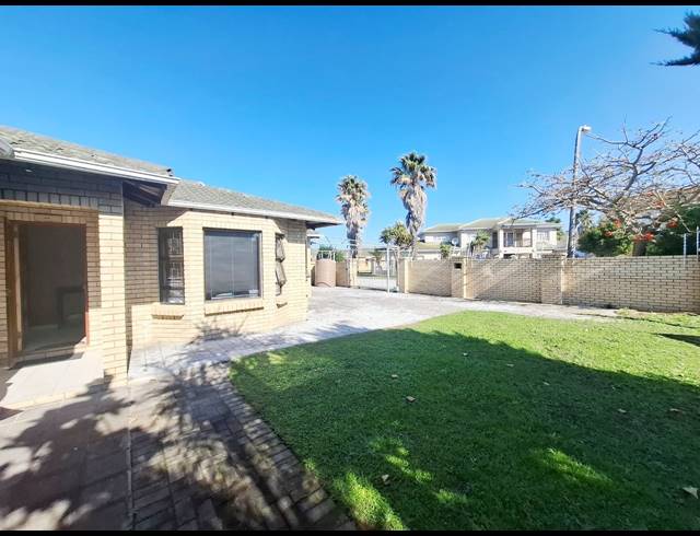 4 BEDROOM HOUSE RENTED IN SUMMERSTRAND